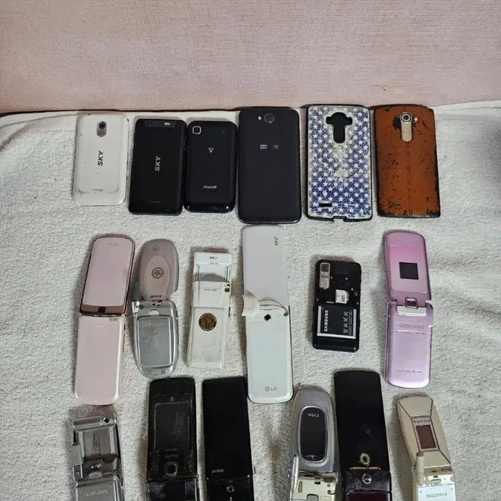 [BUNJANG] Various Vintage Mobile Phones Bundle for Collection/Display / 근대사 다양한 휴대폰 일괄 소장 디피용