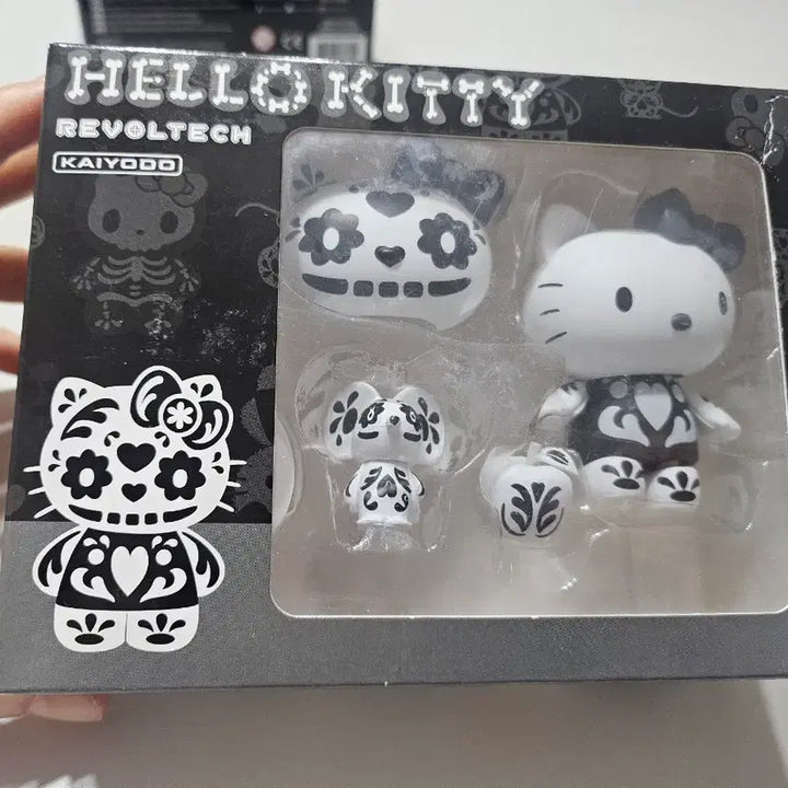 [BUNJANG] Kaiyodo Revoltech Hello Kitty Black Skull Version / 카이요도 리볼텍 헬로키티 블랙스컬버전