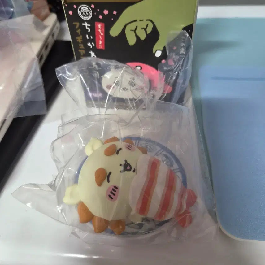 [BUNJANG] Chiikawa Sushi Figure (Shisa) / 치이카와 초밥 피규어 (시사) 판매