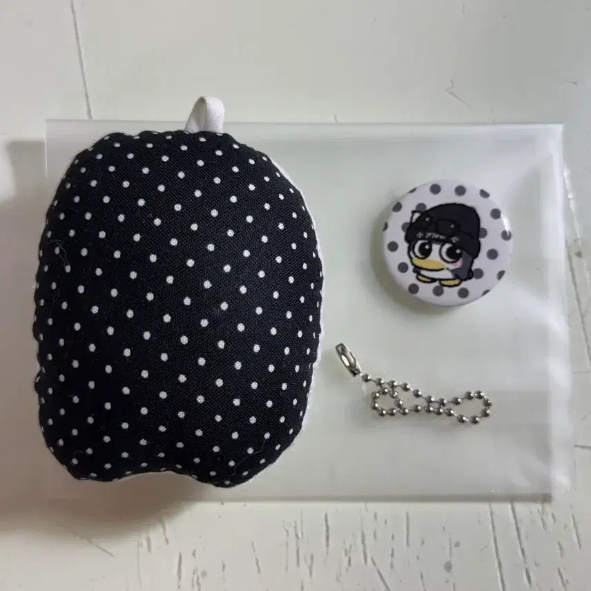 [BUNJANG] RIIZE Wonbin Penguin Cushion Keyring + Pin Button Set / B님 라이즈 원빈 펭삔이 쿠션 키링+핀버튼