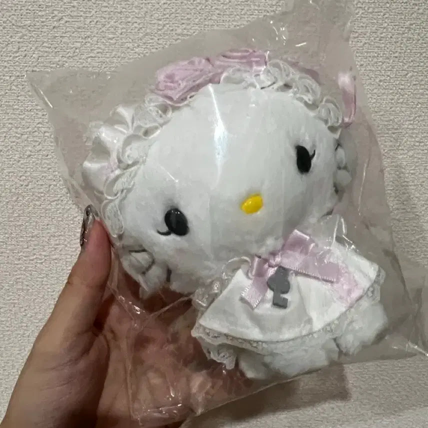 [BUNJANG] Sanrio Charmmy Kitty White Frill Mascot Doll / 산리오 화이트프릴 마스코트 인형 챠미키티