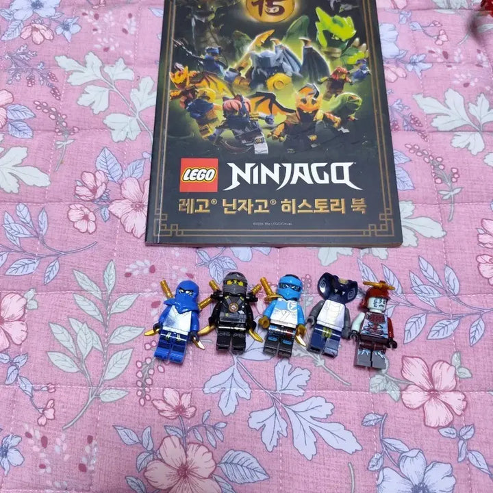 [BUNJANG] LEGO Ninjago 15th Anniversary History Book + 5 Figures / 레고 닌자고 히스토리 북15주년 + 피규어 5종