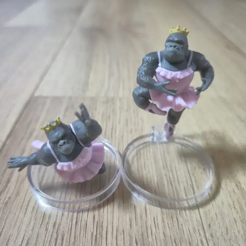 [BUNJANG] Dancing Gorilla Gachapon Set (2 pieces) / 발레하는 고릴라 가챠 2개 판매합니다
