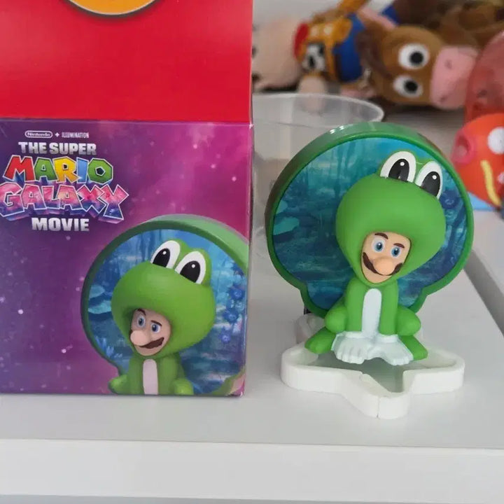 [BUNJANG] Super Mario Happy Meal Luigi Figure / 슈퍼 마리오 해피밀 루이지 피규어