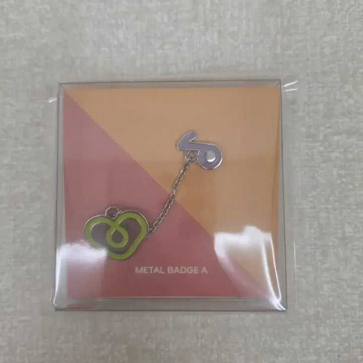 [BUNJANG] IU April 2020 Metal Badge Type A / 아이유 [April, 2020] 뱃지 A타입 원가양도