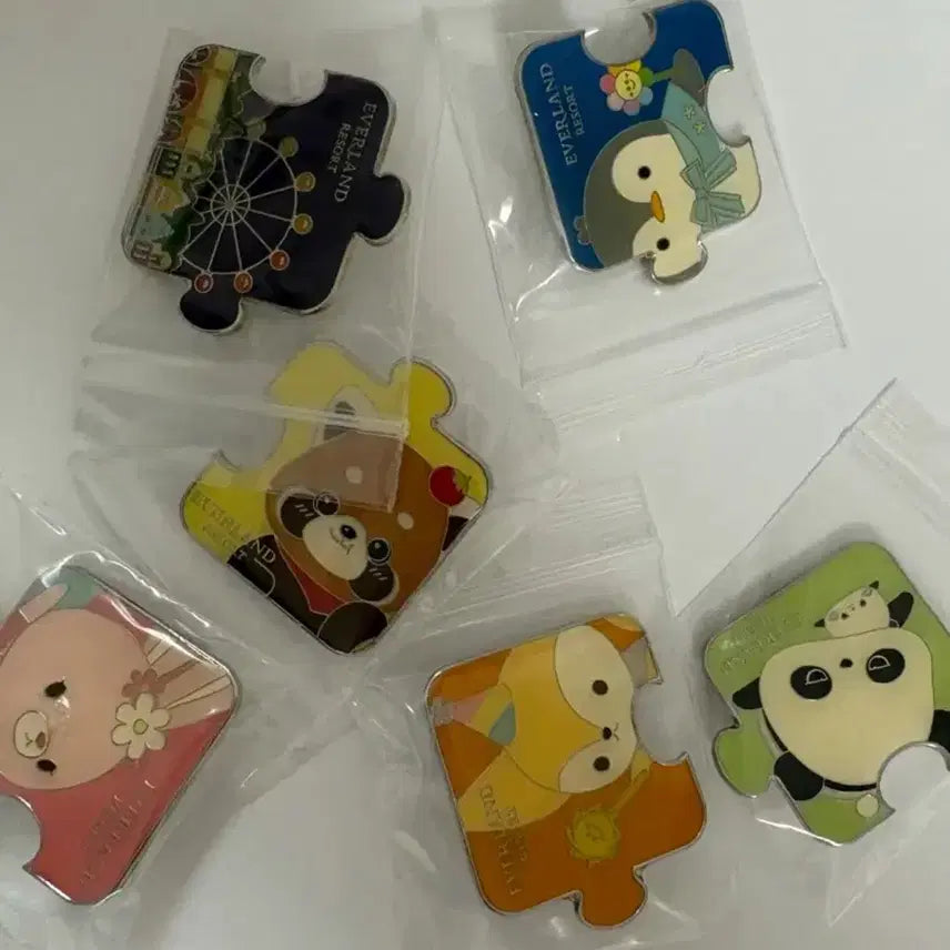 [BUNJANG] Everland Fubao Zootopia Random Badge / 에버랜드 푸바오 주토피아 랜덤뱃지