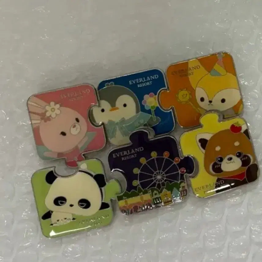 [BUNJANG] Everland Fubao Zootopia Random Badge / 에버랜드 푸바오 주토피아 랜덤뱃지