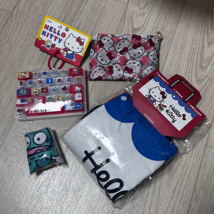 [BUNJANG] Sanrio Hello Kitty &amp; Hangyodon Bundle Set / 산리오 헬로키티&amp;한교동 굿즈 일괄