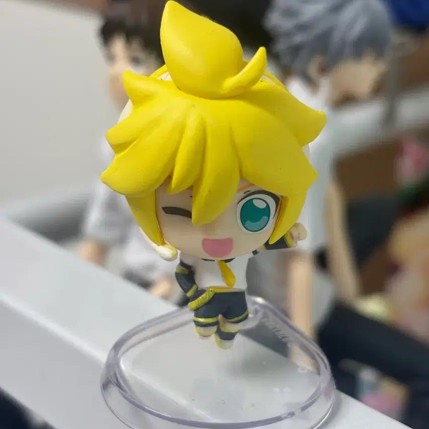 [BUNJANG] Kagamine Len Happy Jump Gacha Figure / 카가미네 렌 해피 점프 가챠 피규어