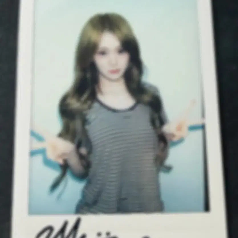 [BUNJANG] tripleS Yoon Seobin Signed Polaroid Photocard / tripleS 트리플에스 공유빈 싸인 폴라로이드