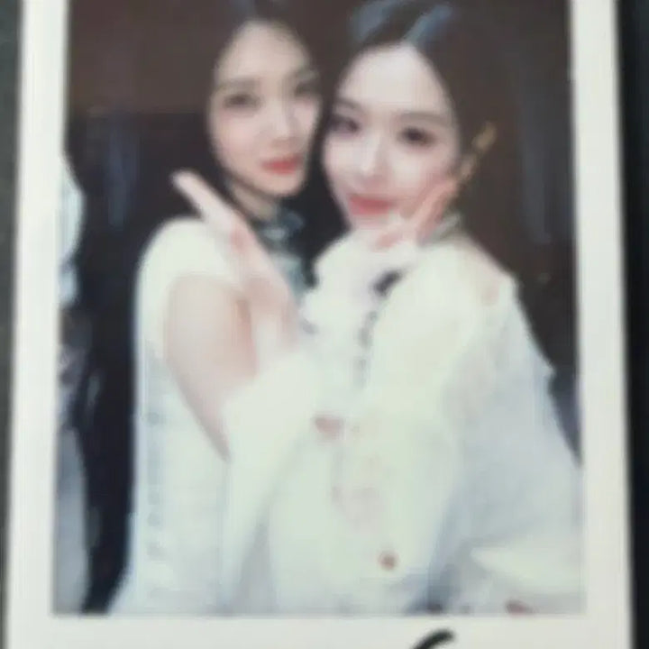 [BUNJANG] tripleS Kim Chaeyeon Signed Polaroid / tripleS 트리플에스 공유빈 김채연 싸인 폴라로이드