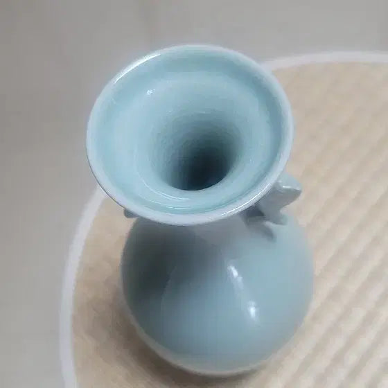 [BUNJANG] Cheongja (Celadon) Ceramic Vase with Handle by Haecheong / 청자 양이 손잡이 병 해청 도예가작품