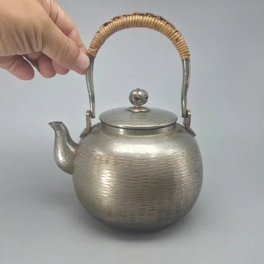 [BUNJANG] 100-Year-Old Ibushi-ginkgo Teapot with Decorative Lines / 곹동품 다도구 100년전후 이부시깅 선문 주자 탕관