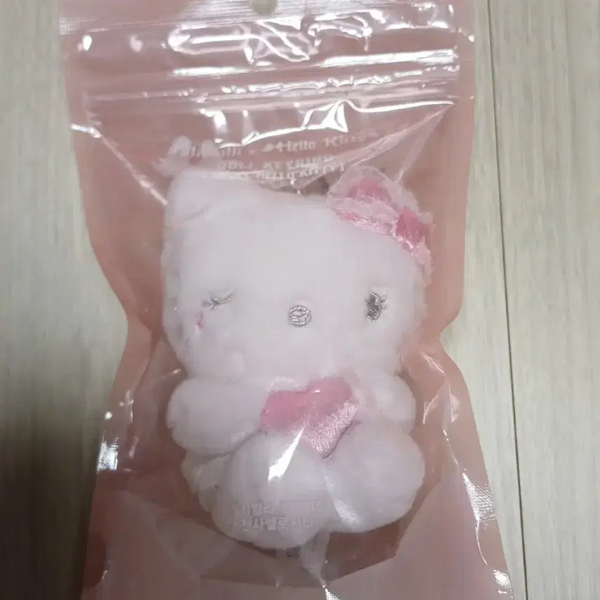 [BUNJANG] Fillimilli Hello Kitty Angel Kitty Plush Keychain (Sealed) / 필리밀리 헬로키티 천사키티 인형 키링 미개봉 산리오