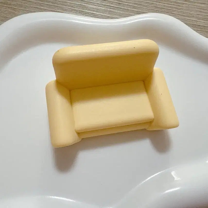 [BUNJANG] Yellow Sofa Miniature Figure / 노랑 소파 미니어처