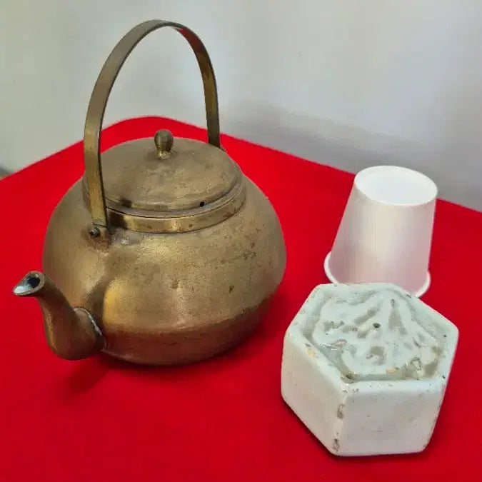 [BUNJANG] Celadon Teapot and Hexagonal White Porcelain Inkstone Set / 연대좋은 주전자 , 육각 백자연적