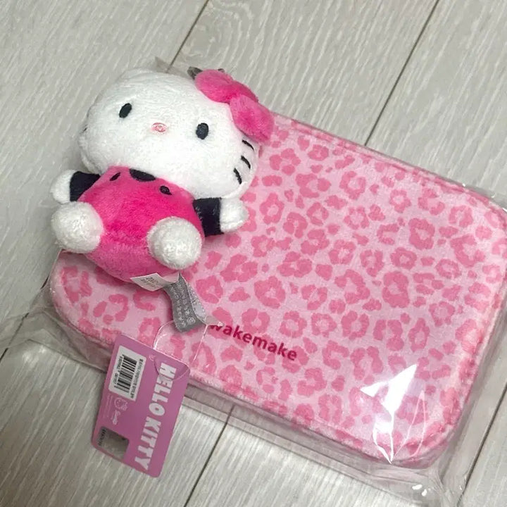 [BUNJANG] WAKEMAKE Pink Leopard Accessory Organizer with Doll Keychain / 웨이크메이크 핑크 레오파드 악세사리 보관함 + 인형키링