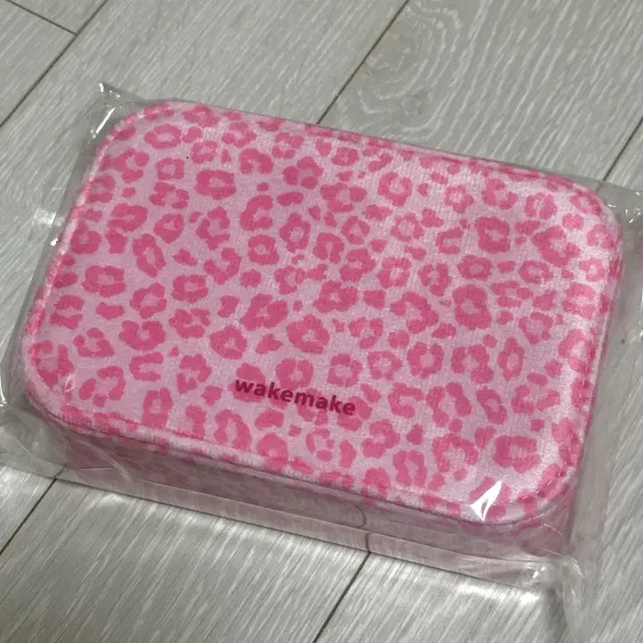 [BUNJANG] WAKEMAKE Pink Leopard Accessory Organizer with Doll Keychain / 웨이크메이크 핑크 레오파드 악세사리 보관함 + 인형키링
