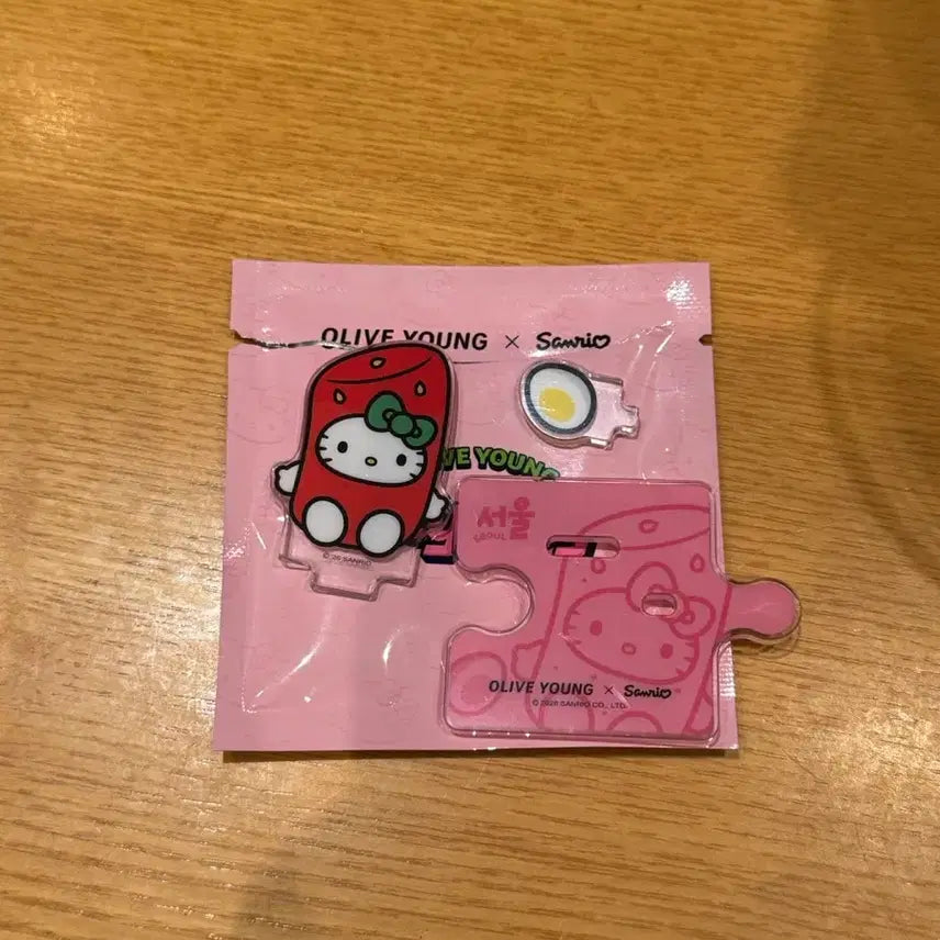 [BUNJANG] Sanrio Seoul Acrylic Stand / 올리브영 산리오 서울 아크릴 스탠드