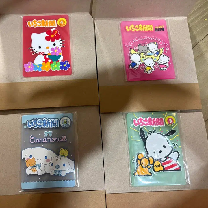 [BUNJANG] Sanrio Characters Ichigo Newspaper Clear Rubber Coasters Set / 산리오 캐릭터즈 이치고 신문 클리어 러버 코스터 가챠 4종 일괄