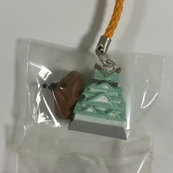 [BUNJANG] Capybara Osaka Castle Strap Keychain / 카피바라 오사카성 스트랩 키링