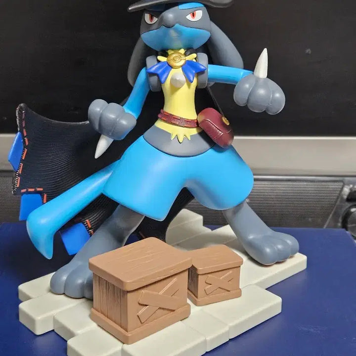 [BUNJANG] Hollibox Lucario Pokemon Figure / 홀리박스 포켓몬 루카리오 중형 피규어 팝니다