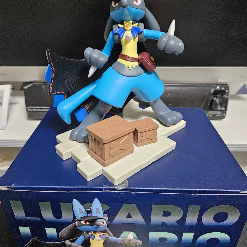 [BUNJANG] Hollibox Lucario Pokemon Figure / 홀리박스 포켓몬 루카리오 중형 피규어 팝니다