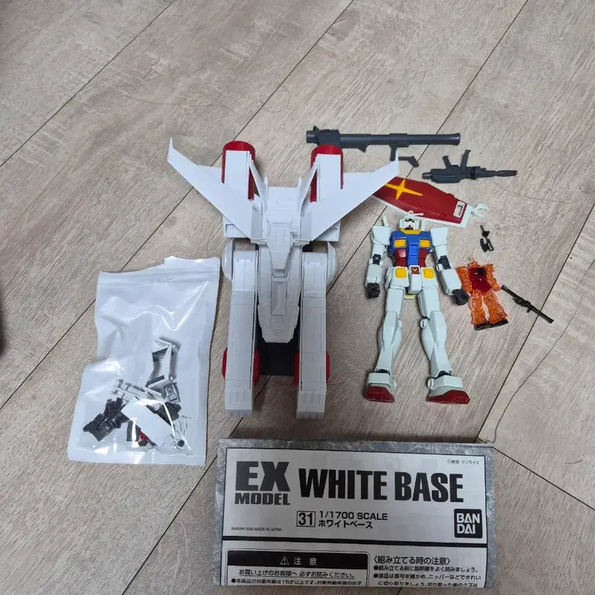 [BUNJANG] EX Model 1/1700 White Base Model Kit with HG Gundam and Char&