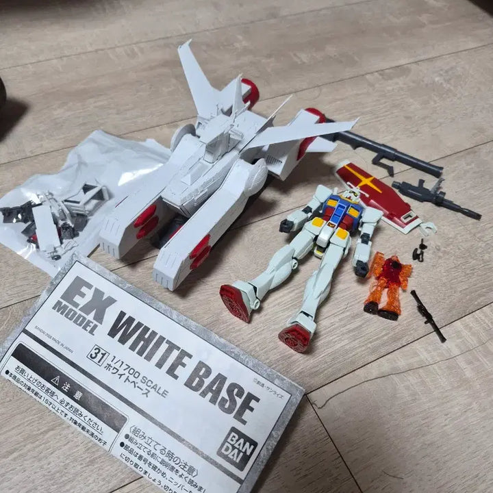 [BUNJANG] EX Model 1/1700 White Base Model Kit with HG Gundam and Char&