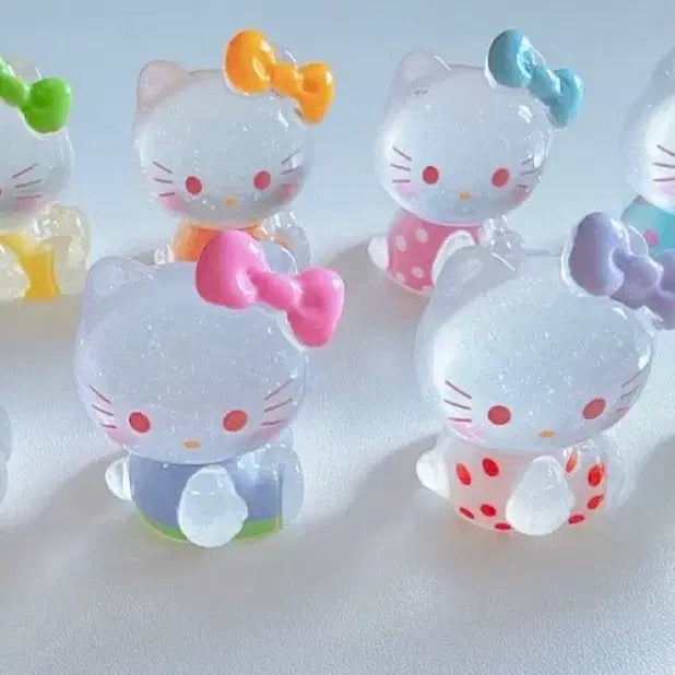 [BUNJANG] Luminous Ceramic Hello Kitty Figure 8-Piece Set / 야광 도자기 헬로키티 피규어 8종 세트