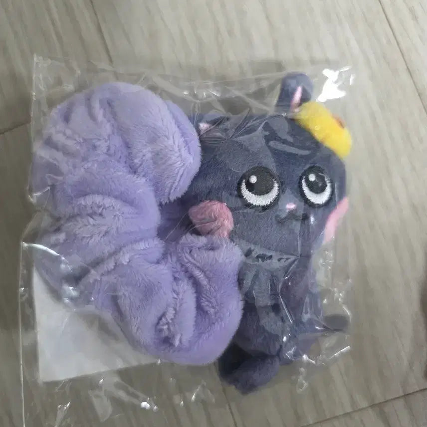 [BUNJANG] RIIZE Wonbin To-nyangdeok Squeaky Cheer Stick Scrunchie (Sealed) / 라이즈 원빈 토냥덕 응원봉 스크런치 슈슈 미개봉