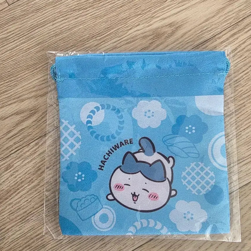 [BUNJANG] Chiikawa Kurashushi Collaboration Hachi Pouch / 치이카와 쿠라스시 콜라보 하치 파우치