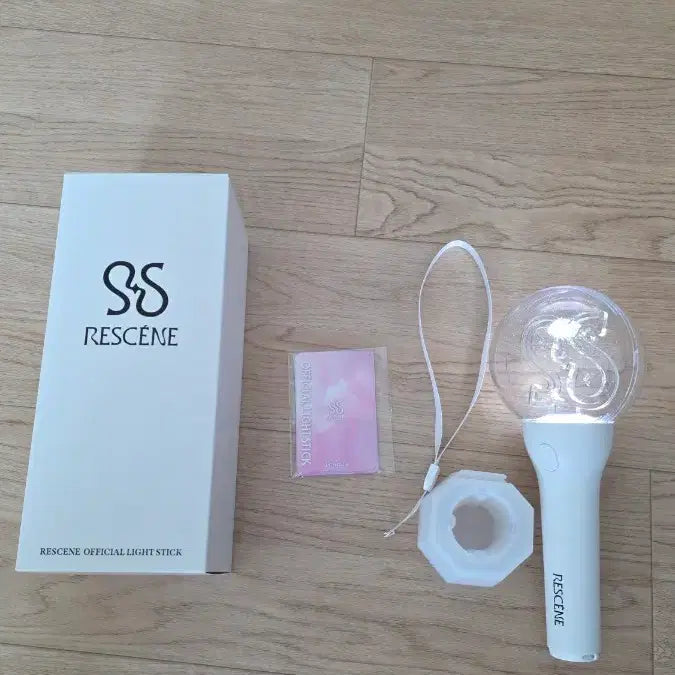 [BUNJANG] LITMUS Official Lightstick with POB Photocard / 리센느 공식 응원봉 팝니다. 특전 포카 포함