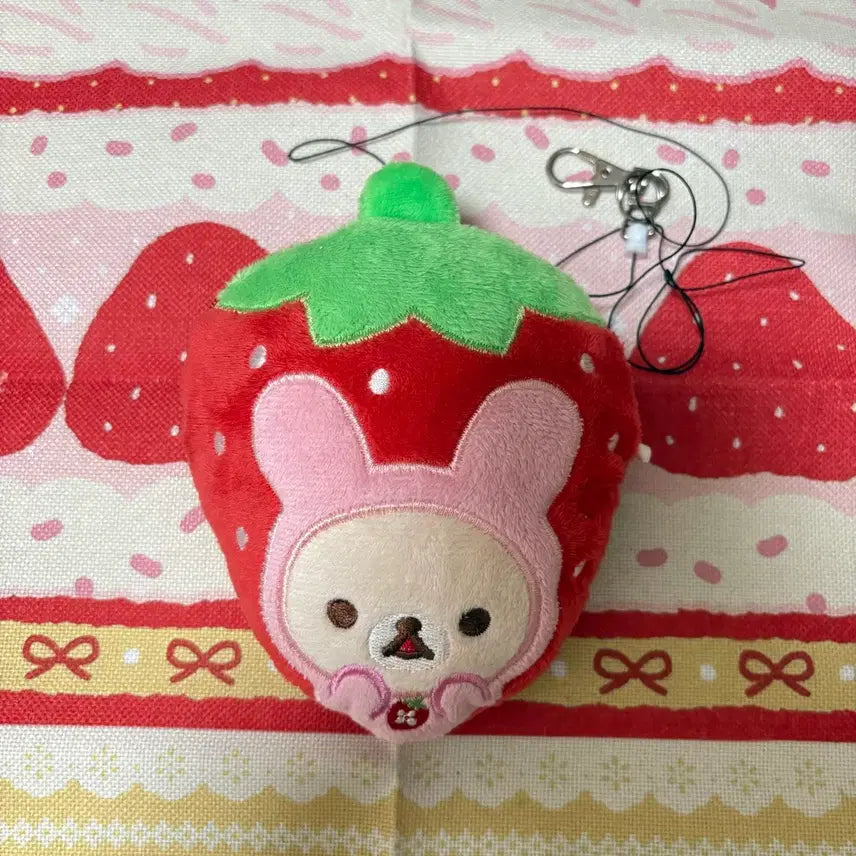 [BUNJANG] Korilakkuma Strawberry Rabbit Reel Pass / 코리락쿠마 딸기 우사기 릴패스