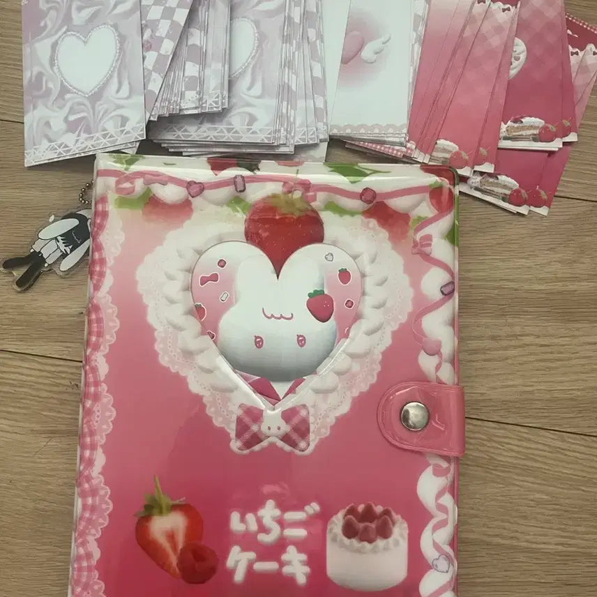 [BUNJANG] Tokkijikimi Strawberry Binder / 토끼지킴이 바인더 딸기
