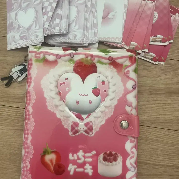 [BUNJANG] Tokkijikimi Strawberry Binder / 토끼지킴이 바인더 딸기