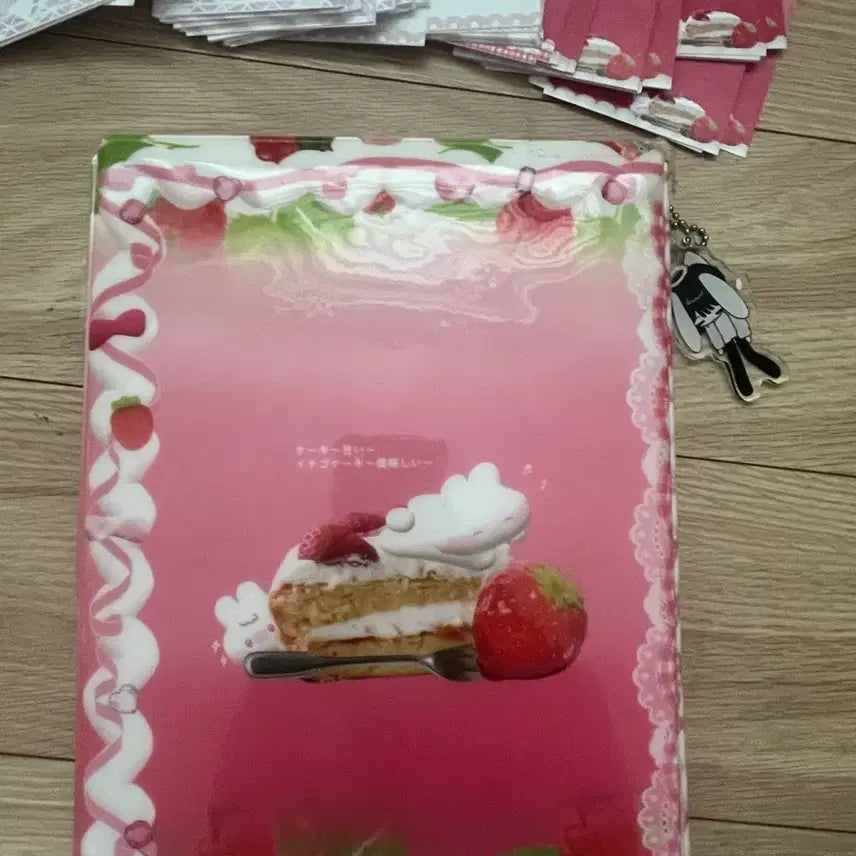 [BUNJANG] Tokkijikimi Strawberry Binder / 토끼지킴이 바인더 딸기