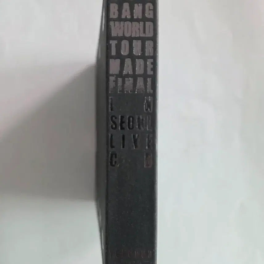 [BUNJANG] Big Bang 2016 World Tour MADE Final in Seoul Live CD Bundle Set (All Members Large Autographs + Taeyang Photocard &amp; Lightstick Card) / [초희귀/비매] 빅뱅 2016 월드투어 MADE 파이널 인 서울 라이브 CD (멤버 전원 대형 친필 싸인 + 태양 포토카드 &amp; 응원봉 카드 풀세트) + 추가선물증정