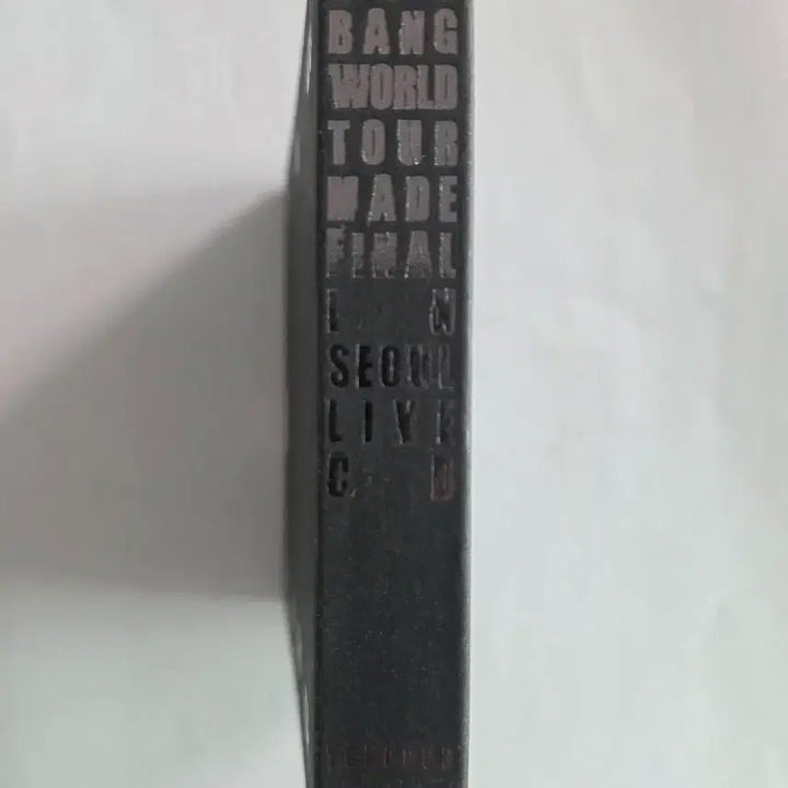 [BUNJANG] Big Bang 2016 World Tour MADE Final in Seoul Live CD Bundle Set (All Members Large Autographs + Taeyang Photocard &amp; Lightstick Card) / [초희귀/비매] 빅뱅 2016 월드투어 MADE 파이널 인 서울 라이브 CD (멤버 전원 대형 친필 싸인 + 태양 포토카드 &amp; 응원봉 카드 풀세트) + 추가선물증정