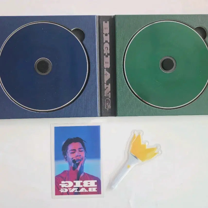 [BUNJANG] Big Bang 2016 World Tour MADE Final in Seoul Live CD Bundle Set (All Members Large Autographs + Taeyang Photocard &amp; Lightstick Card) / [초희귀/비매] 빅뱅 2016 월드투어 MADE 파이널 인 서울 라이브 CD (멤버 전원 대형 친필 싸인 + 태양 포토카드 &amp; 응원봉 카드 풀세트) + 추가선물증정