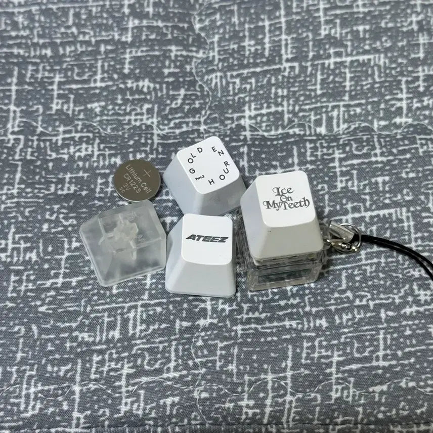 [BUNJANG] ATEEZ IOMT LED Keycap Keyring / 에이티즈 ATEEZ 역조공 사녹 공방 키트 아온마티 IOMT LED 키캡 키링