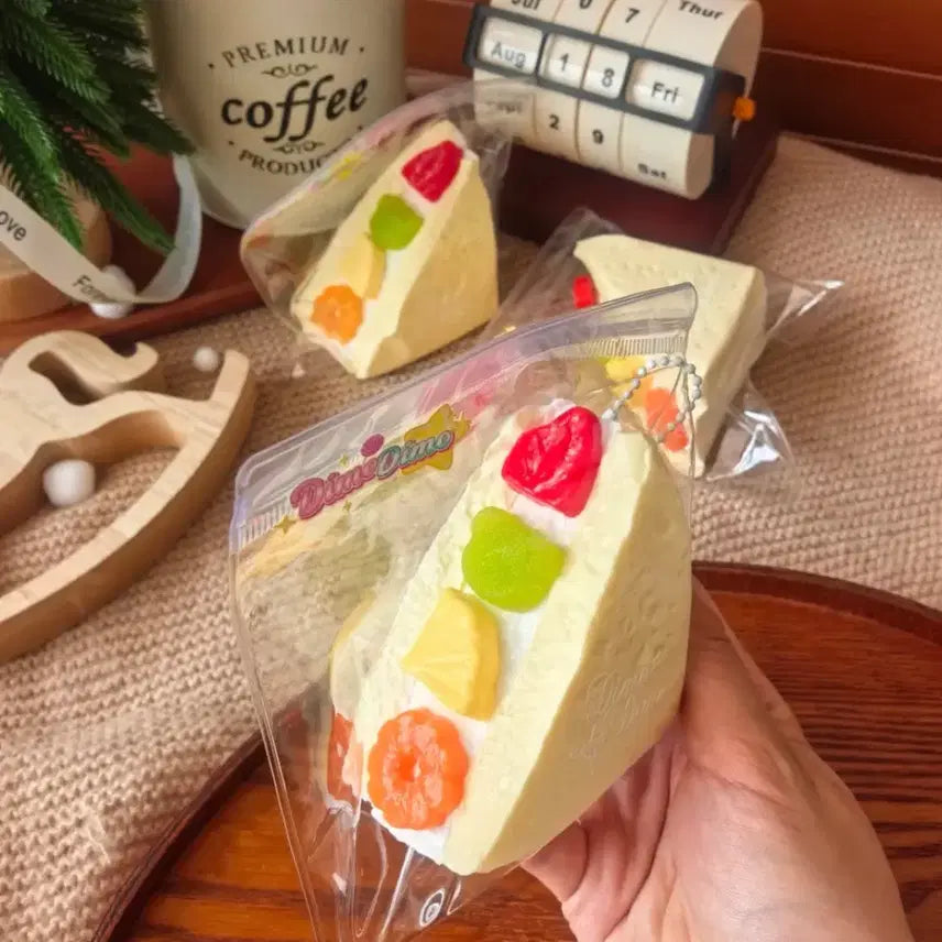 [BUNJANG] Dimodi Modimodi Fruit Cream Sandwich Squishy New Product / 디모디모 후르트 생크림 샌드위치 말랑이 새상품