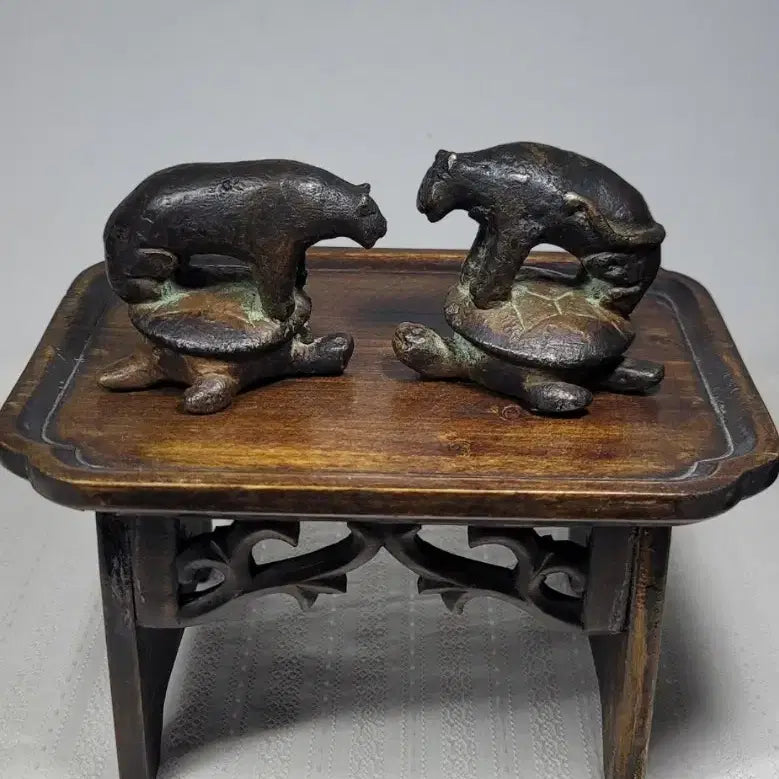 [BUNJANG] Pair of Bronze Turtle and Tiger Paperweights / 거북호랑이문진.희귀청동 한쌍