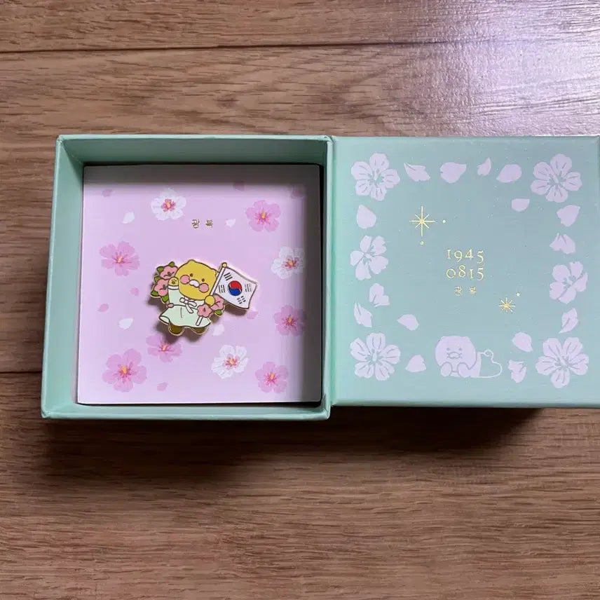 [BUNJANG] Choonsik Liberation Day Badge / 춘식이 광복절 뱃지