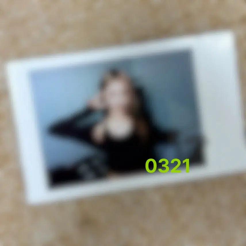 [BUNJANG] fromis_9 Lee Nagyung Signed Polaroids Bundle Set / 프로미스나인 비타민미 이나경 싸인 폴라 사인 싸폴 양도 폴라로이드