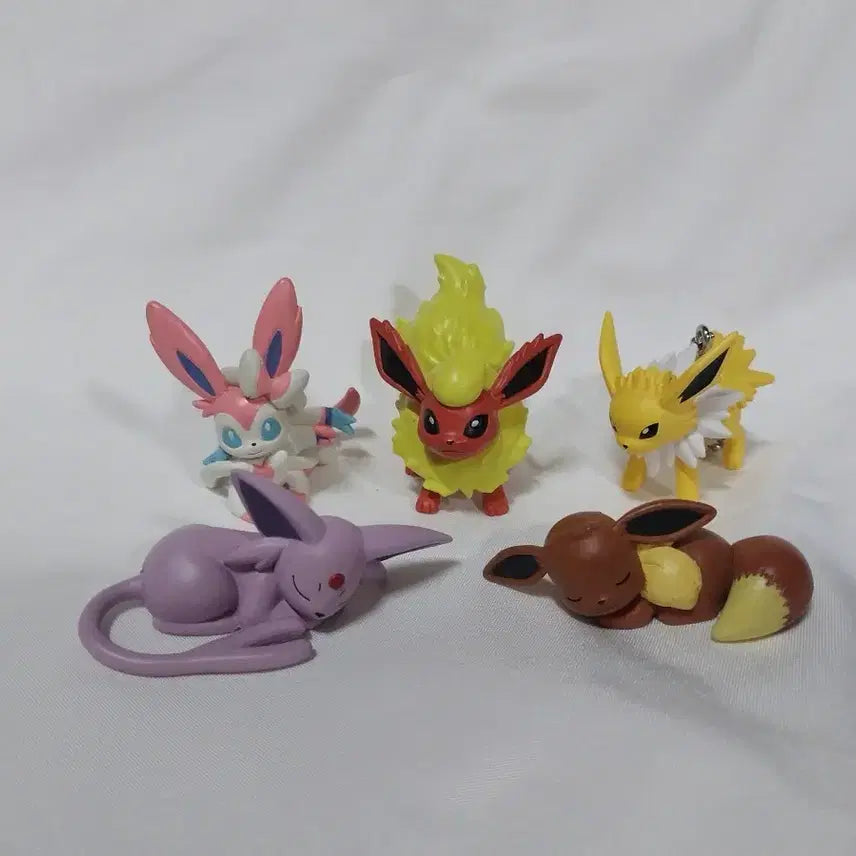 [BUNJANG] Pokemon Eeveelutions Figure 5-Set Bundle / 포켓몬스터 이브이즈 피규어 5종 세트 일괄 가챠 부스터 님피아 에브이 쥬피썬더 잠자는 주렁주렁 대롱