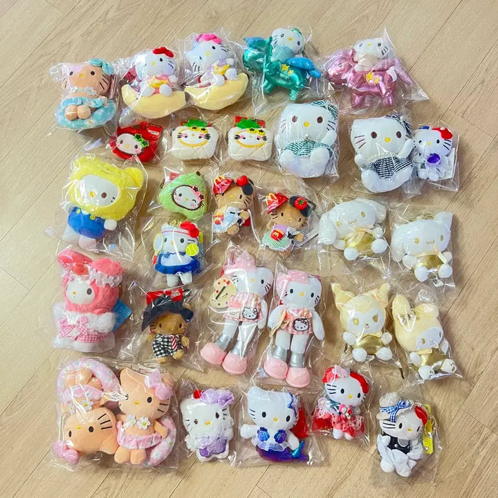 [BUNJANG] Sanrio Hello Kitty My Melody Cinnamoroll Kuromi Medium Plush Dolls (Set of 4) / 산리오 키티인형 헬로키티 마이멜로디 시나모롤 쿠로미 인형 중형인형