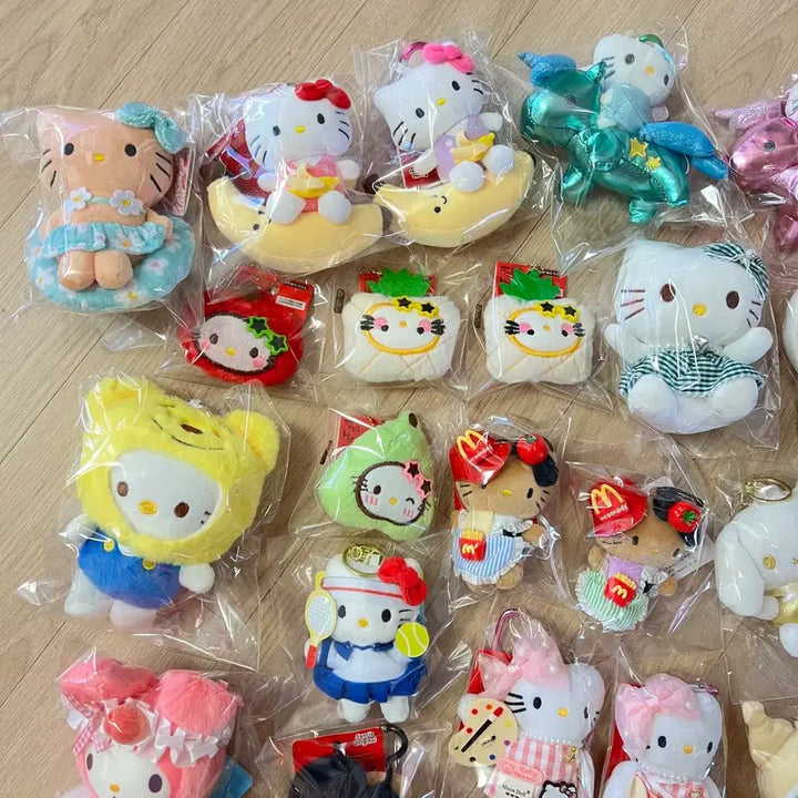 [BUNJANG] Sanrio Hello Kitty My Melody Cinnamoroll Kuromi Medium Plush Dolls (Set of 4) / 산리오 키티인형 헬로키티 마이멜로디 시나모롤 쿠로미 인형 중형인형