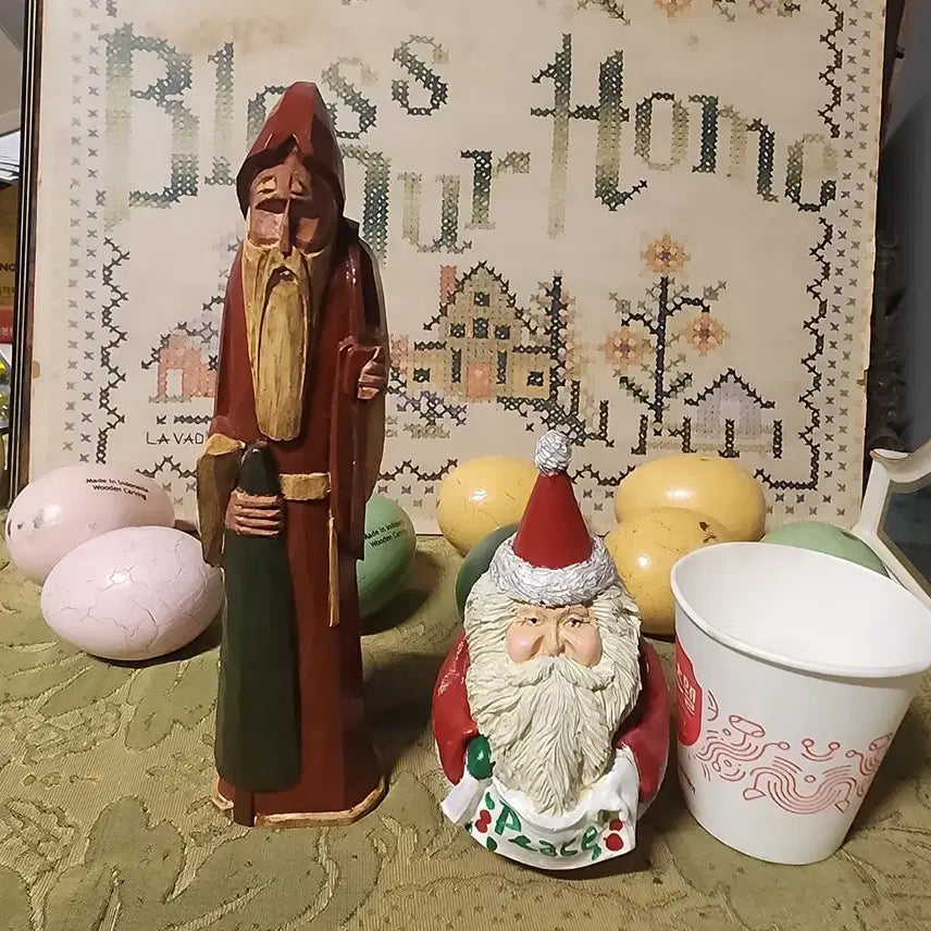 [BUNJANG] Santa Claus Hard Plastic Figurines (Set of 2) / 미국서온 산타클로스 딱딱한 통프라스틱 계통 2종류에10000원 튼튼합니다
