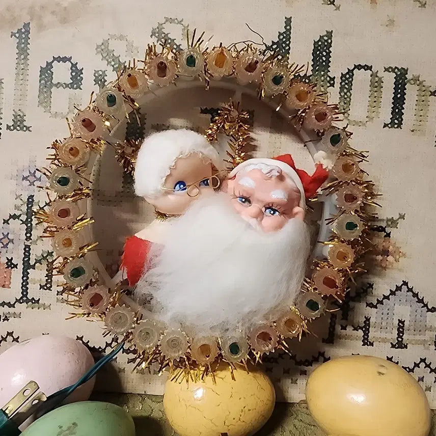 [BUNJANG] Vintage Santa Claus Couple Ornament (Partial Light Function) - 18cm Diameter / 오래된 산타클로스 부부 장식 불이 반만 들어 옵니다 지름18cm  110V